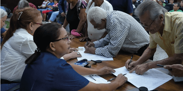 Alcaldía de Valencia entregó Títulos de Tierra a familias de Santa Rosa