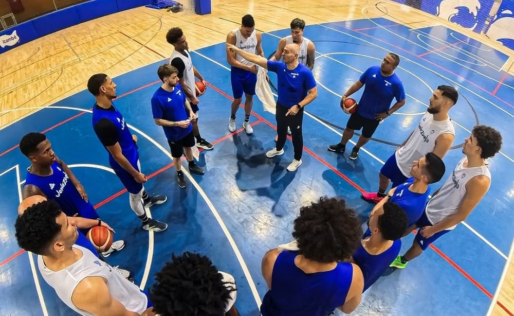 Vinotinto de baloncesto entrena en Brasil para compromiso FIBA