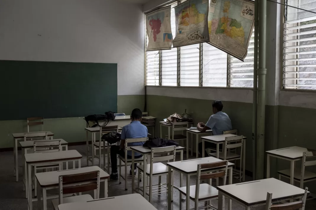 escuelas liceo salón clases año escolar