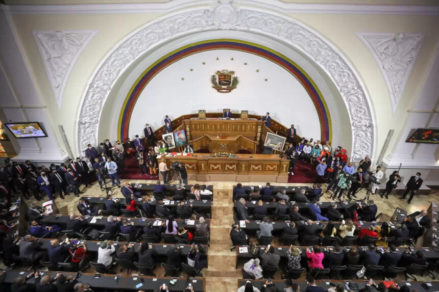 Asamblea Nacional convoca a un diálogo político