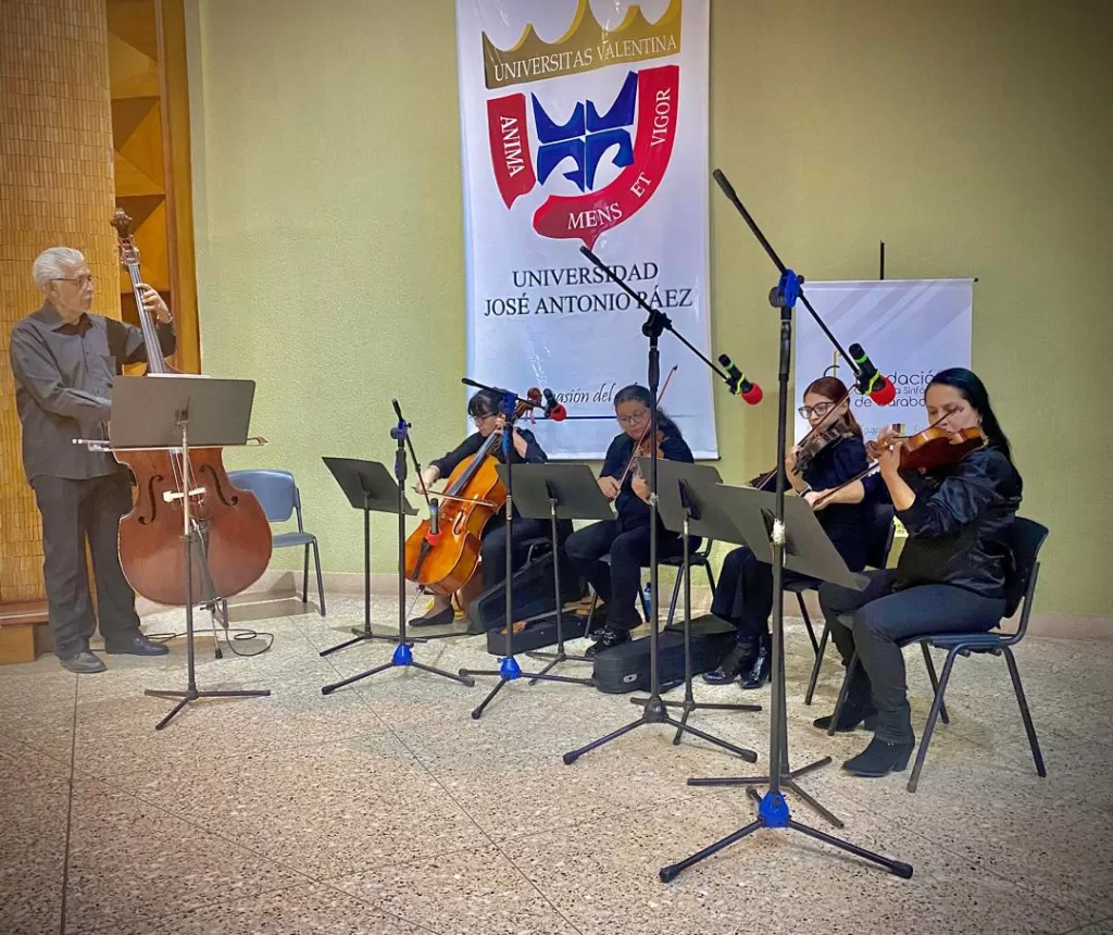 Universidad José Antonio Páez Aniversario 27