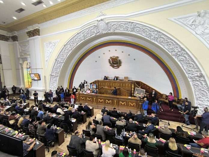 Asamblea Nacional discute reforma de símbolos patrios