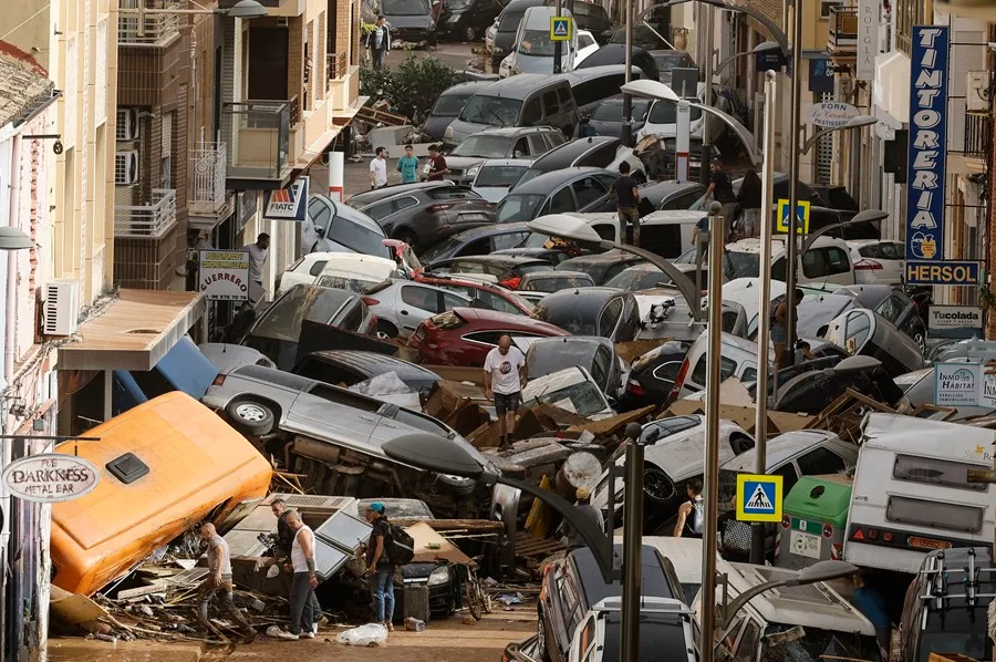 Ascienden a 70 las víctimas mortales por inundaciones en Valencia