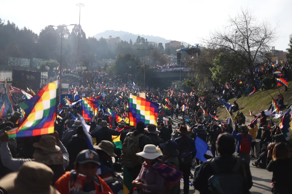 Bloquean carreteras para que Evo Morales no asista a Fiscalía