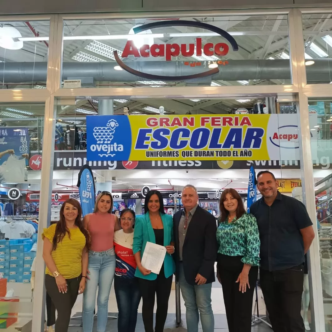 La directiva del Colegio Nacional de Periodistas Carabobo y tienda Acapulco firmaron convenio dedicado a la comercialización de ropa y calzado deportiva, casual y escolar