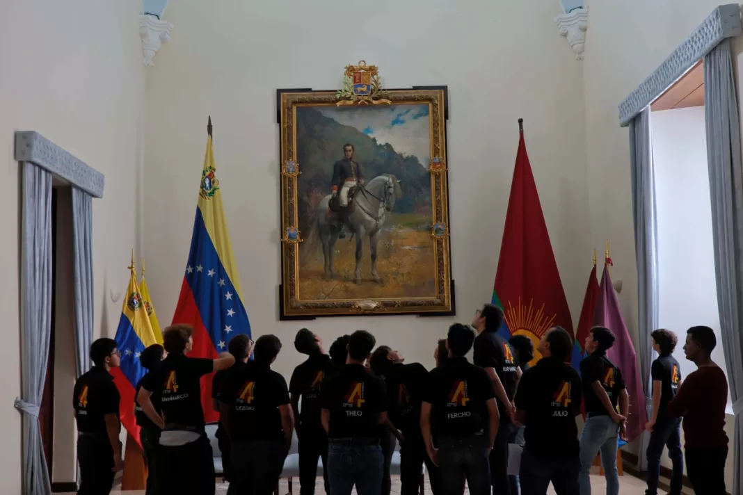 Capitolio de Carabobo recibió a alumnos de la 44ta Promoción del Colegio Camoruco