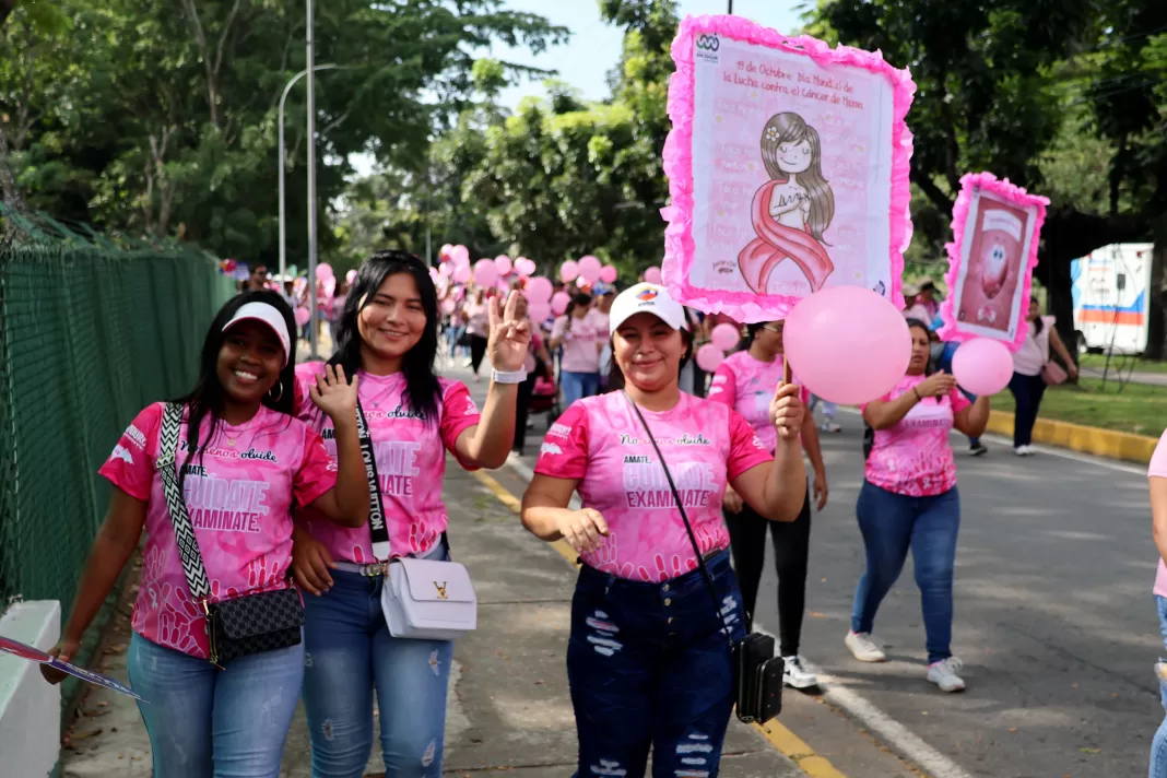 Carabobeñas celebraron II Caminata del Octubre Rosa