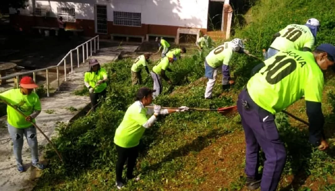 Trabajadores de Carabobo Te Quiero intensifica limpieza en Valencia