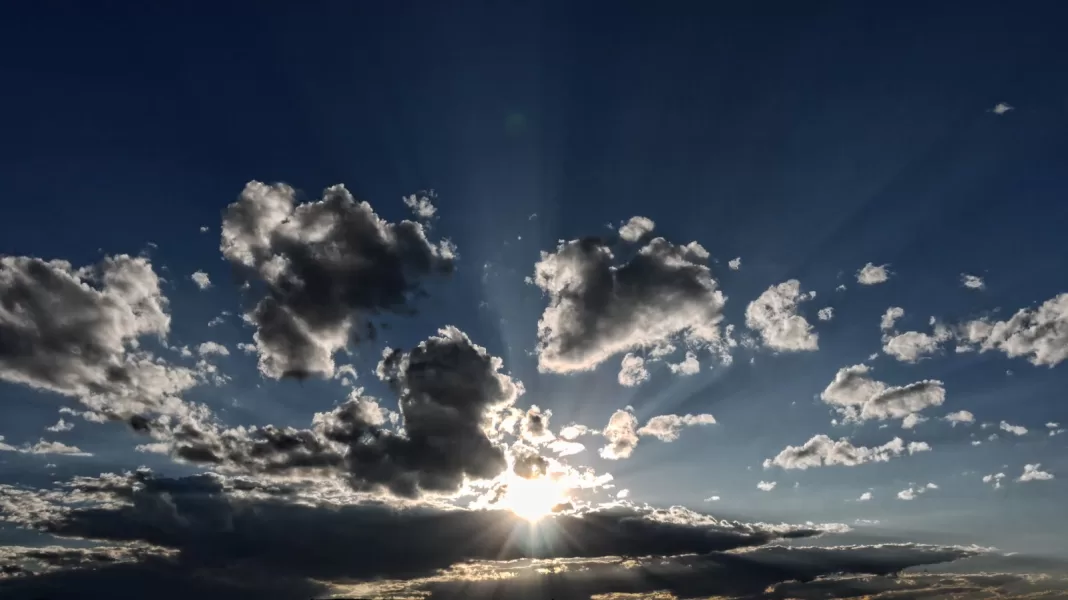 Cielos parcialmente nublados