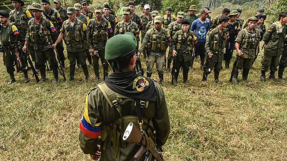 Disidencias de FARC ponen explosivos en casas y una escuela del suroeste de Colombia