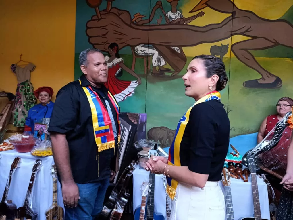 Escuela Benito Galarraga de la Candelaria recibió instrumentos