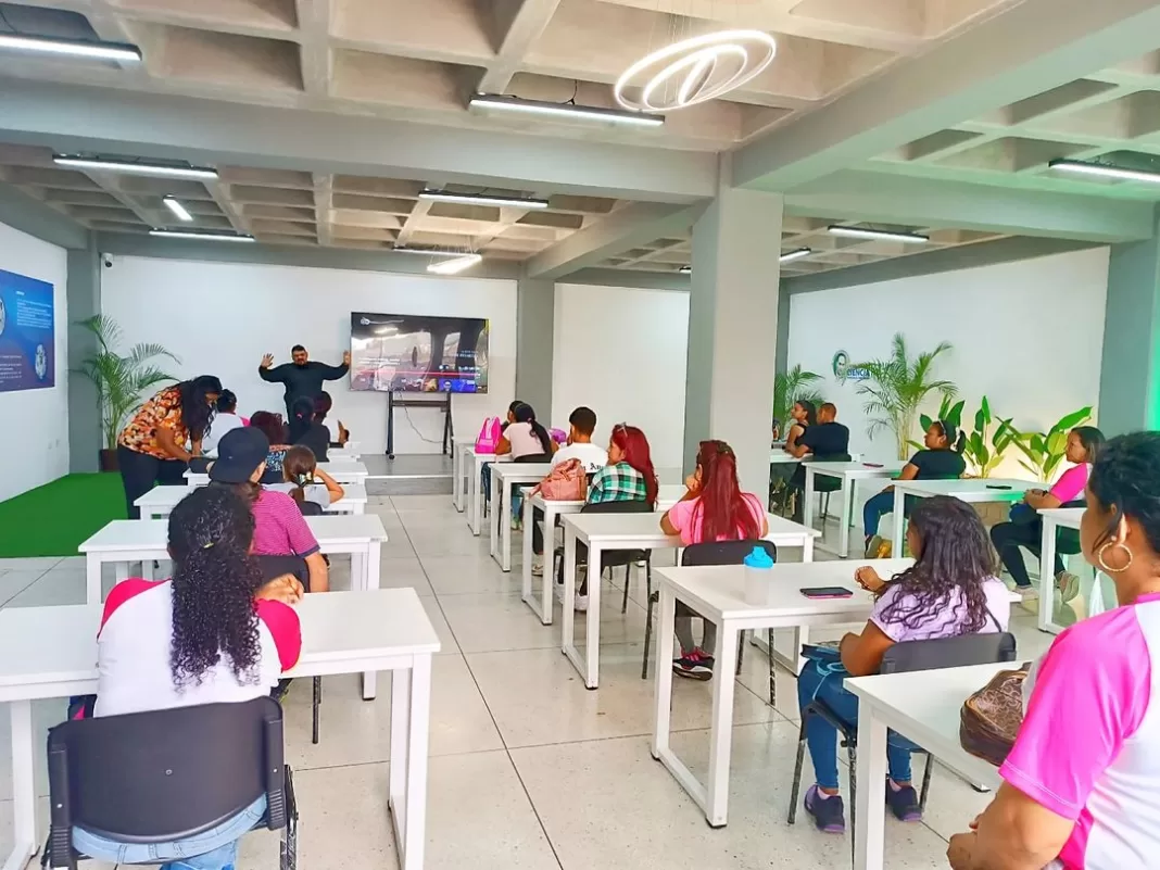 Mujeres científicas de Carabobo recibieron capacitación en IA