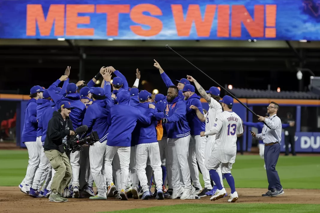 Mets y Yankees están a 2 paradas de la primera Serie del Metro