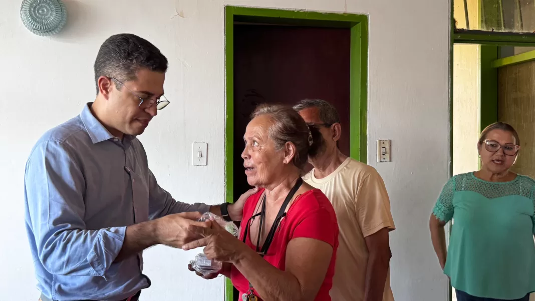 Personas mayores recibieron medicamentos en San Diego