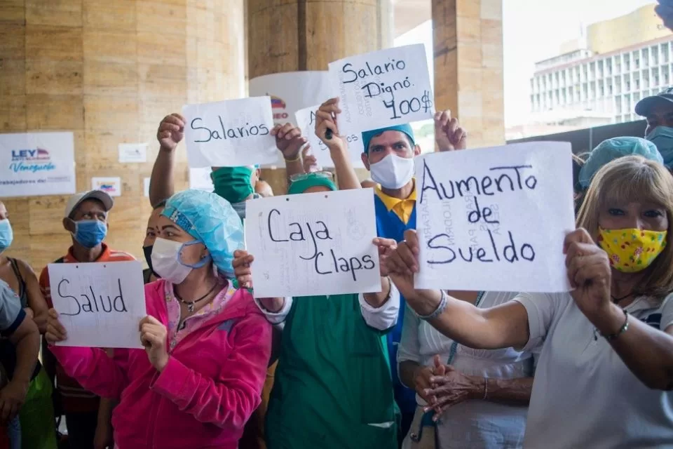 Trabajadores sanitarios exigen aumento salarial de 200 dólares y están organizando manifestaciones