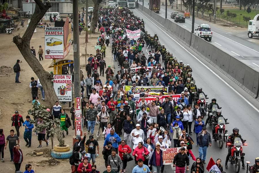 Transportistas paralizan Lima exigir seguridad