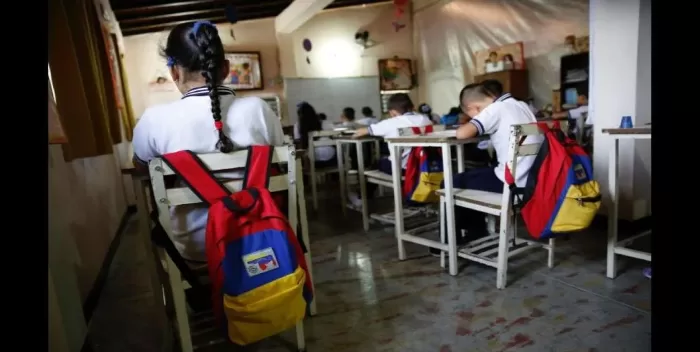 Venezuela ordena a escuelas mantener inscripciones abiertas 