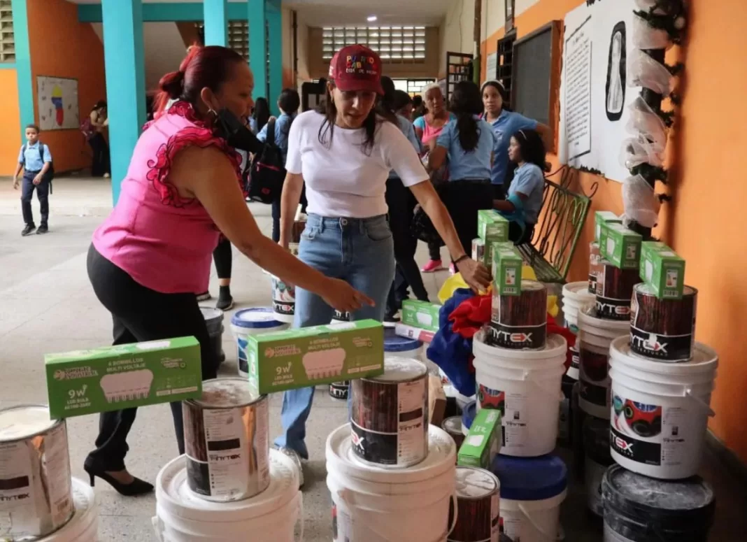 Escuelas de Puerto Cabello recibieron materiales de construcción