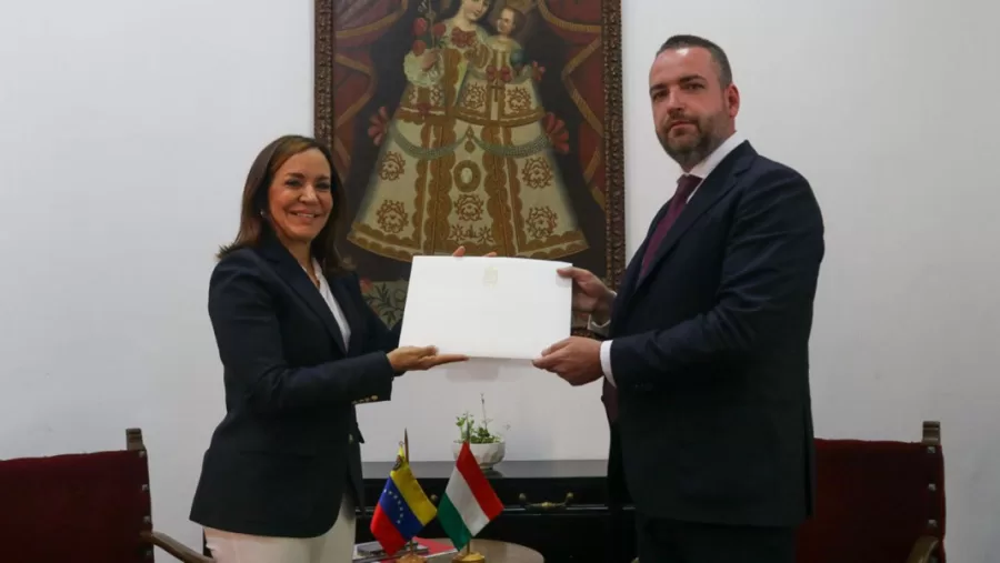 ‌Cancillería de Venezuela recibió Copias de Estilo del nuevo embajador de Hungría