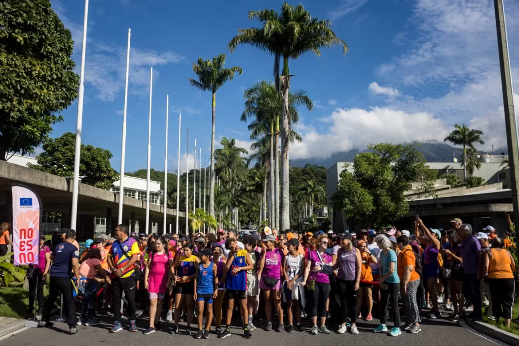 600 venezolanos asisten a caminata contra la violencia a la mujer