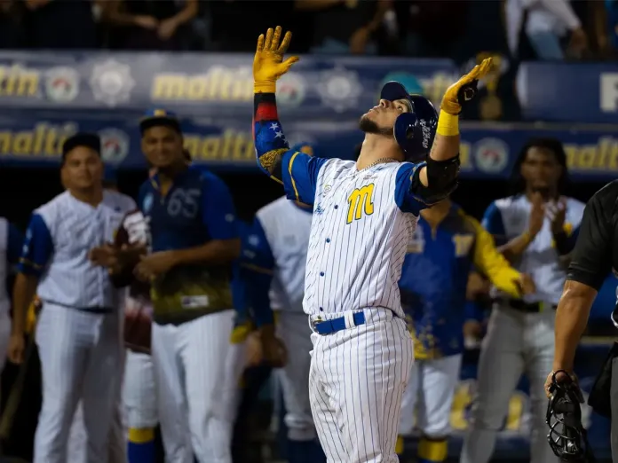 Alberth Martínez se luce en triunfo de Magallanes