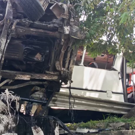 Un estudiante muerto y cinco heridos en colisión en puente Bárbula