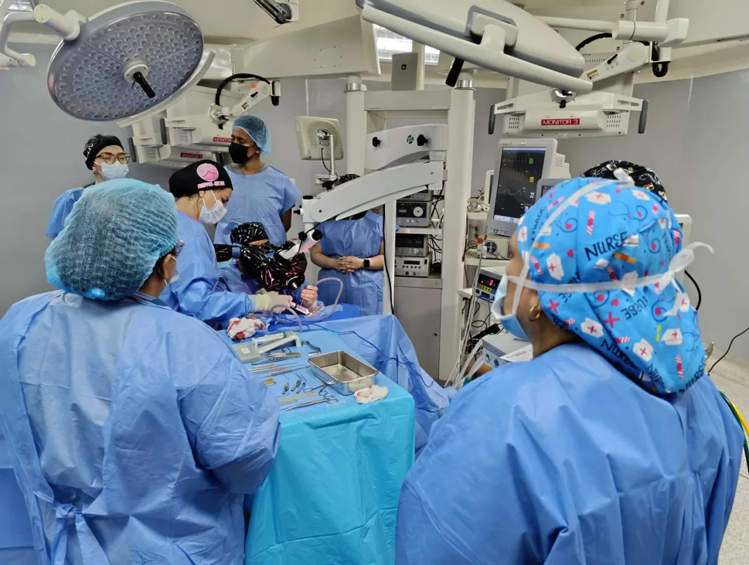 Niños carabobeños recibieron implantes cocleares en la CHET