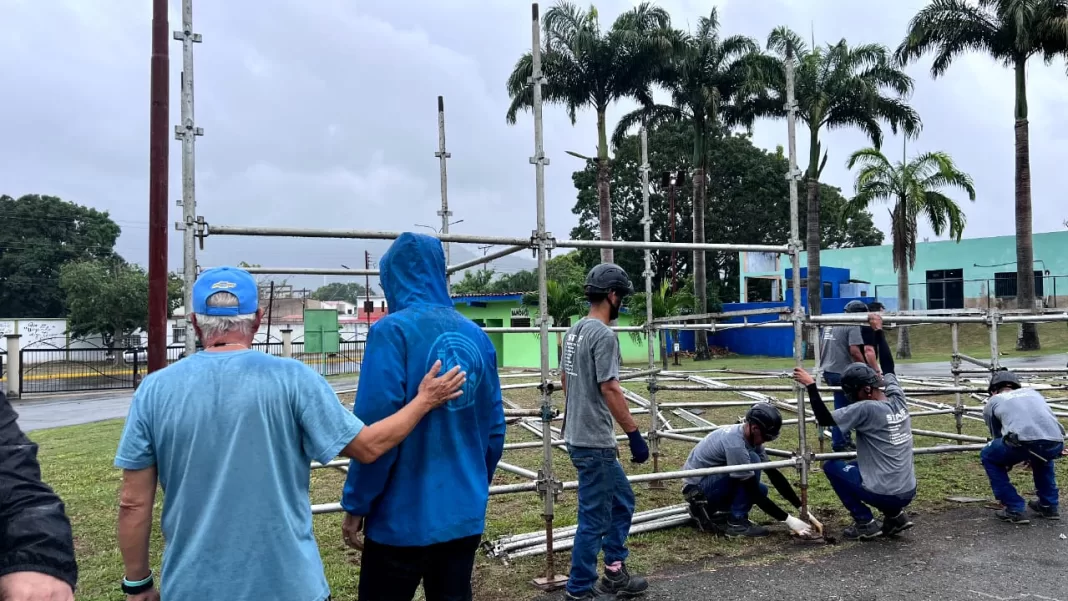 Inspeccionaron instalación del árbol de Navidad de San Diego