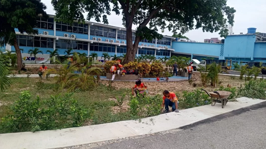 Realizaron operativo de limpieza en el Hospital Dr. Adolfo Prince Lara