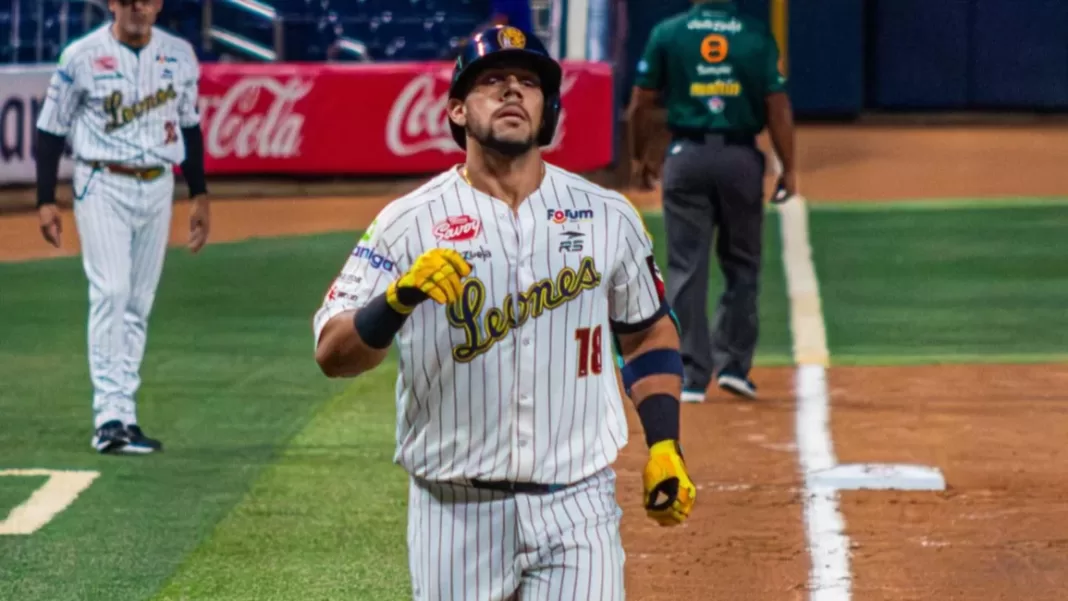 René Pinto botó su primer jonrón en su carrera con los Leones