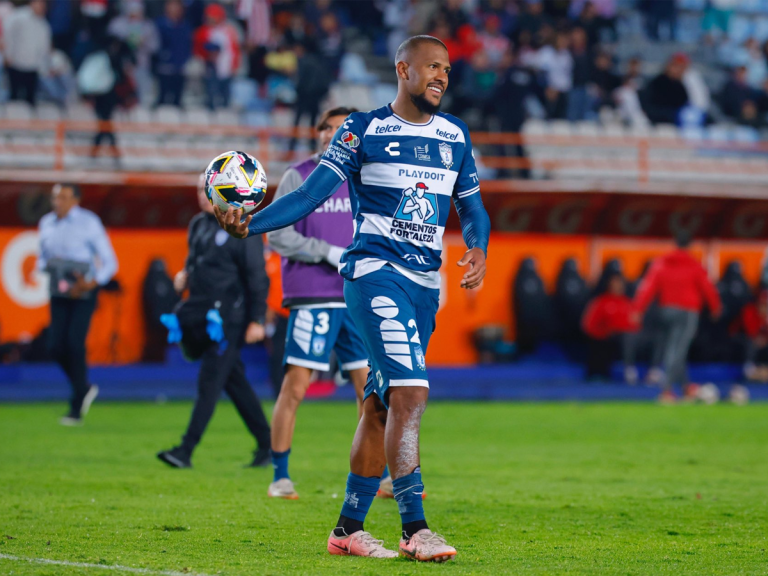 Salomón Rondón se baja con triplete y se lleva el balón