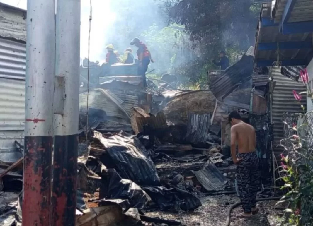 Seis viviendas improvisadas sufrieron daños durante incendio