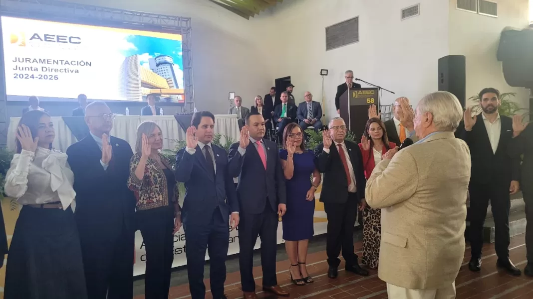 Rafael Carta juró como presidente reelecto de la AEEC