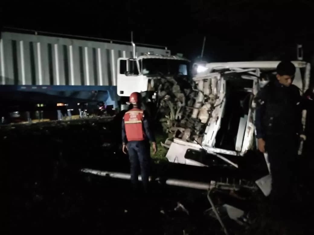 Hombre falleció tras colisionar su automóvil contra una gandola en Cojedes