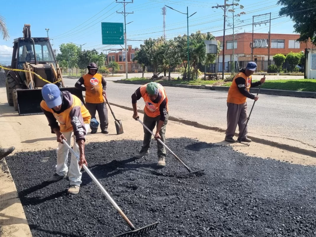 Alcaldía de Los Guayos aplicó 600 toneladas de asfalto