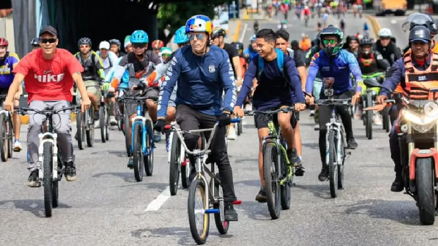 Daniel Dhers lideró última bicicletada del año en Caracas