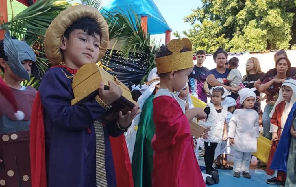 Preescolares de Los Guayos dieron bienvenida a la navidad con nacimiento viviente