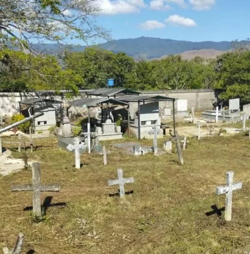 Residentes de Aguirre realizan colecta para ampliar el cementerio