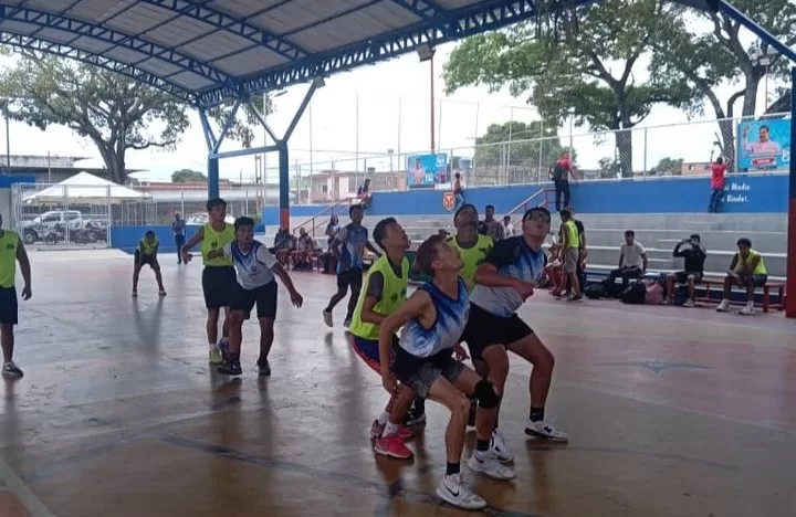 Copa Navideña Universitaria 2024 entra en fase semifinal