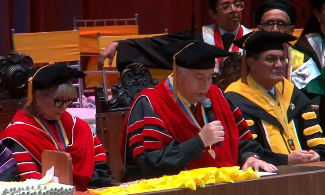 Universidad de Carabobo graduó a 400 profesionales