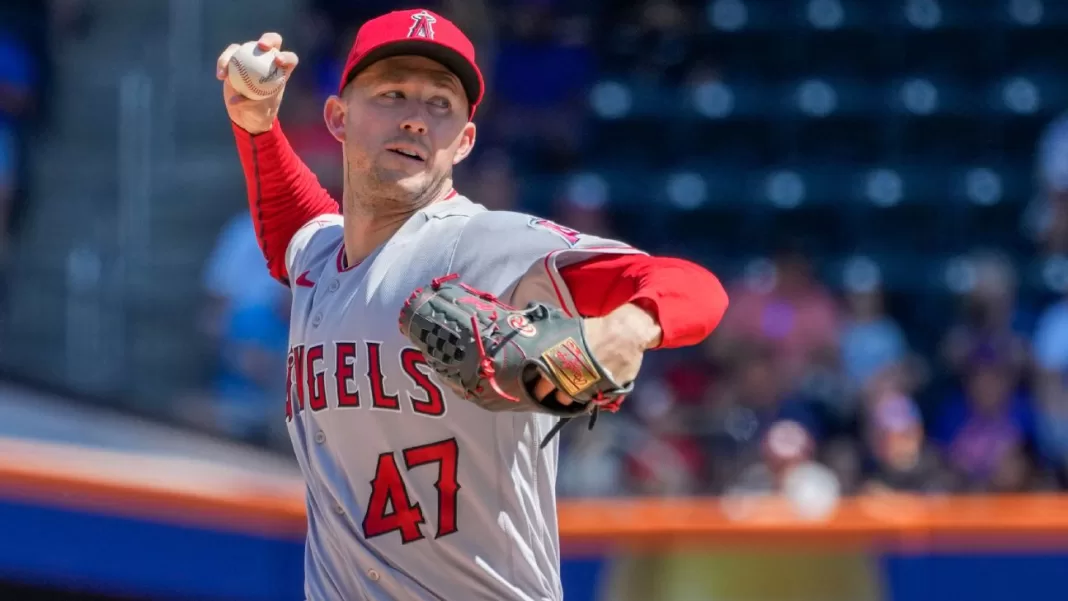 Griffin Canning firma con los Mets