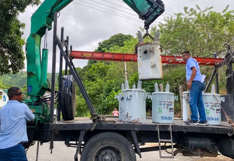 Instalan nuevos transformadores eléctricos de 50 Kva en Juan José Mora