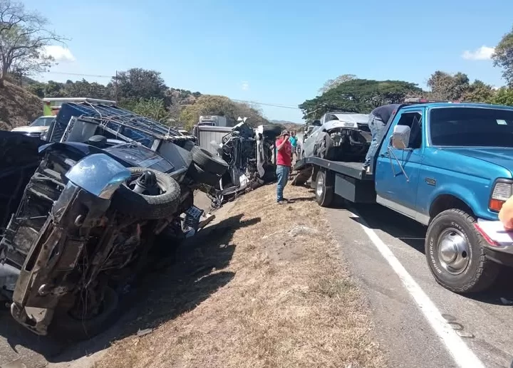 Dos lesionados tras volcamiento en la ARC tramo Aragua