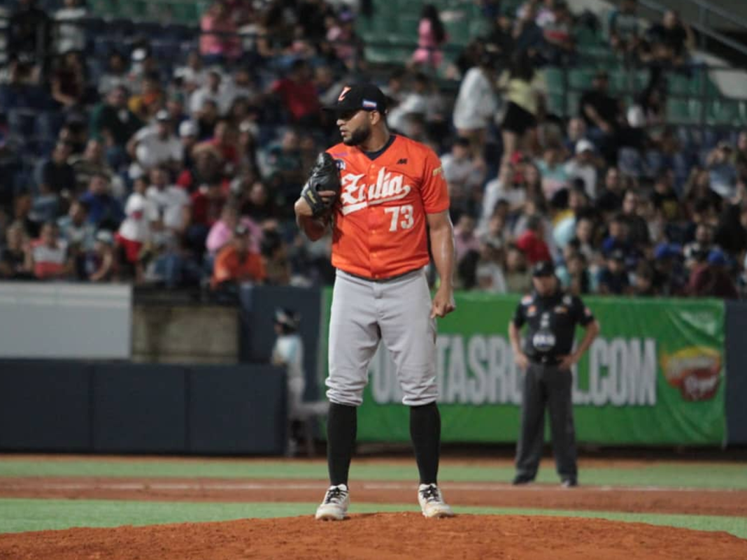 Liarvis Breto se vestirá con la camisa de Pericos