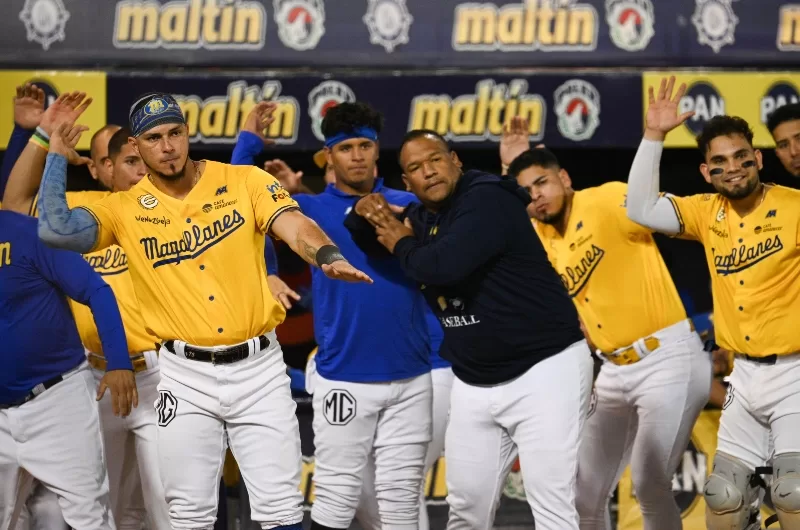 Magallanes apaleó a las Águilas 17 por 4 para seguir en carrera