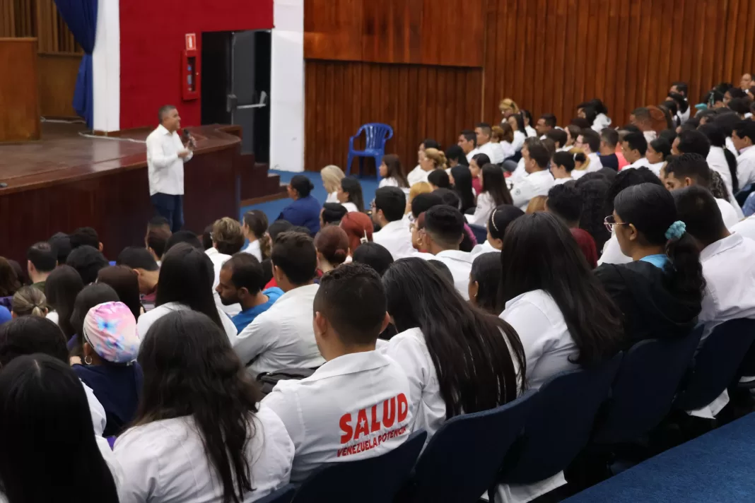 Médicos participaron en Curso Introductorio al sistema de salud