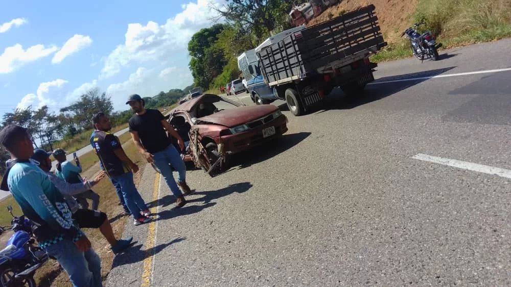 Accidente moto - carro en Barrera dejó un lesionado