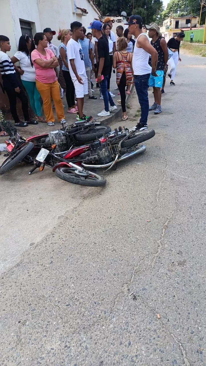 Colisión entre motorizados dejó heridos en Valencia