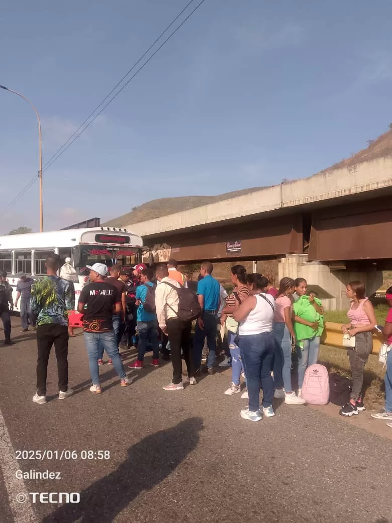 Vehículo de transporte público chocó y dejó varios heridos en la ARC