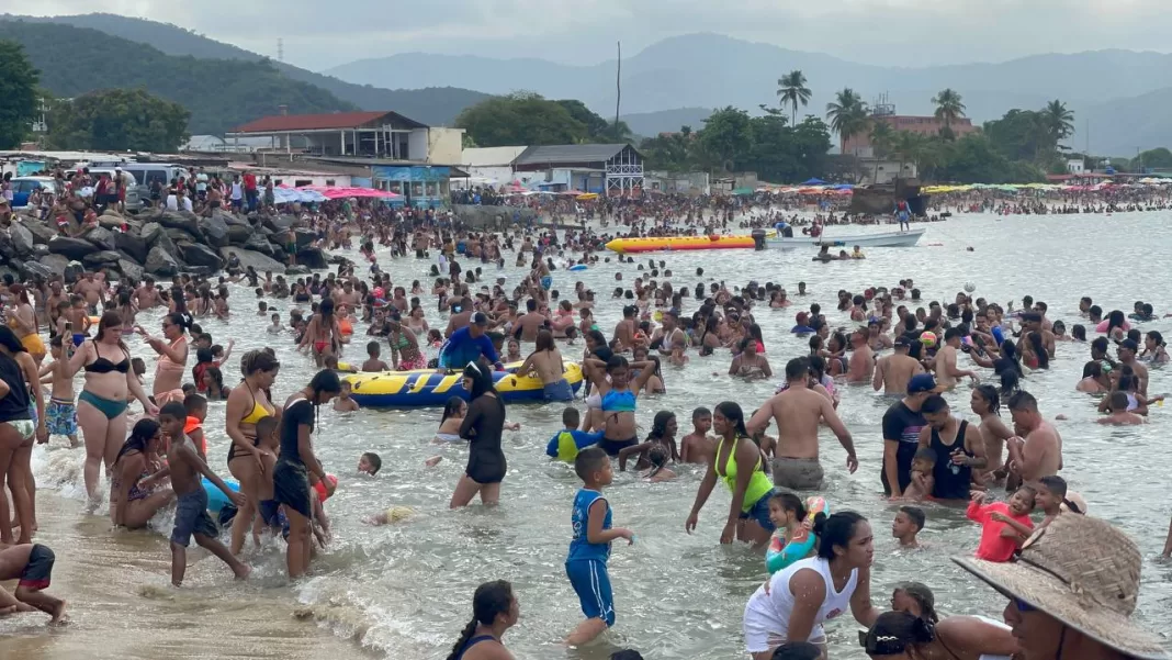 Turistas coparon playas y centro histórico de Puerto Cabello